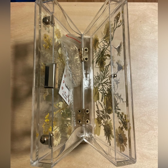 Milanblocks Floral Imprinted Acrylic Box Clutch - Picture 2 of 3